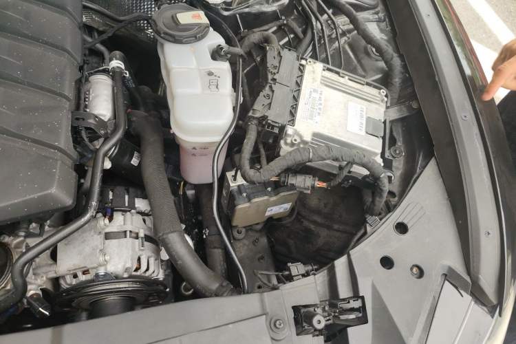 Used Audi A6L 2019 40 TFSI Luxury Dynamic Model Engine Bay Left