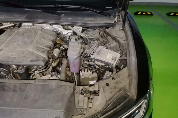 Used Audi A6L 2019 40 TFSI Luxury Dynamic Model Engine Bay Left