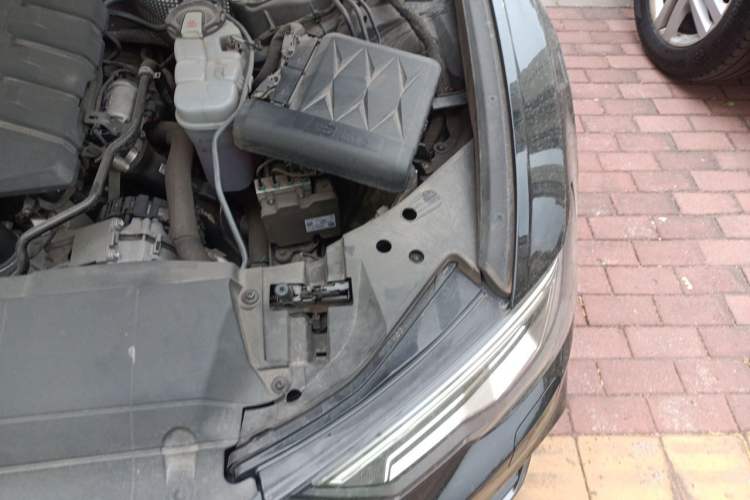 Used Audi A6L 2019 40 TFSI Luxury Dynamic Model Engine Bay Left