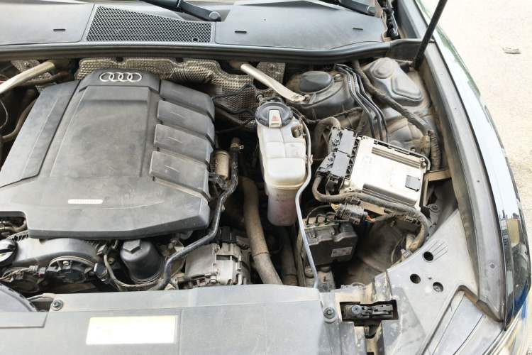 Used Audi A6L 2019 40 TFSI Luxury Dynamic Model Engine Bay Left