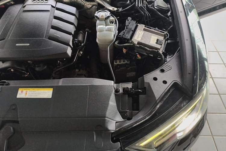 Used Audi A6L 2019 40 TFSI Luxury Prestige Edition Engine Bay Left