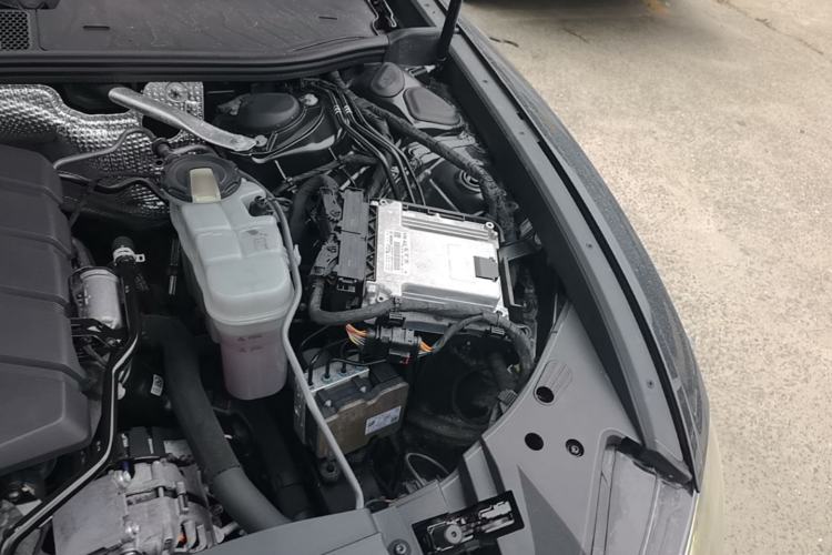 Used Audi A6L 2019 40 TFSI Luxury Dynamic Model Engine Bay Left