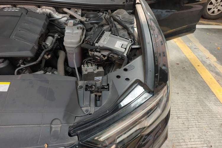 Used Audi A6L 2019 40 TFSI Luxury Dynamic Model Engine Bay Left