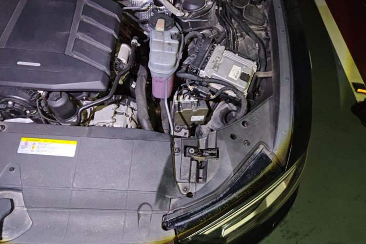 Used Audi A6L 2019 40 TFSI Luxury Dynamic Model Engine Bay Left