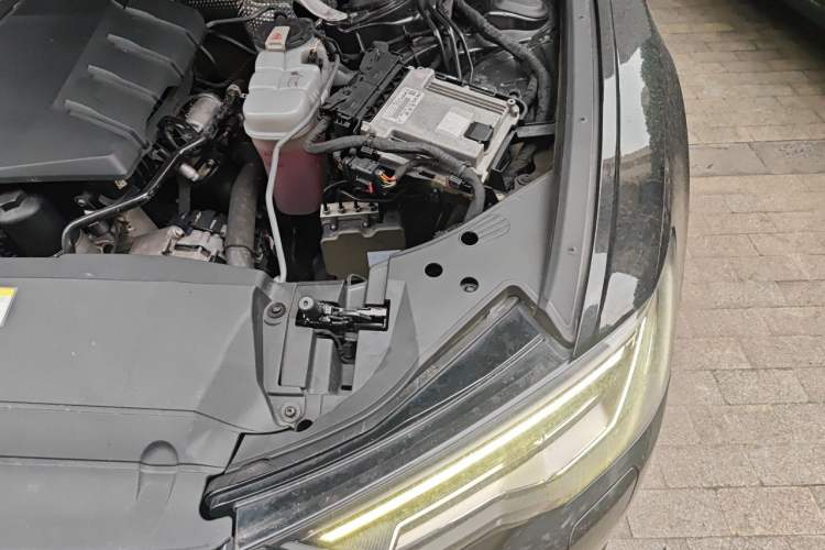 Used Audi A6L 2019 40 TFSI Luxury Prestige Edition Engine Bay Left