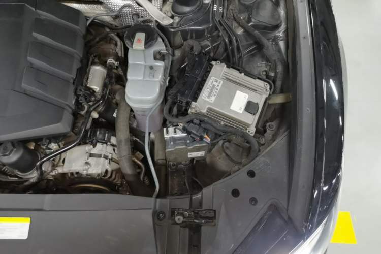 Used Audi A6L 2019 40 TFSI Luxury Dynamic Model Engine Bay Left