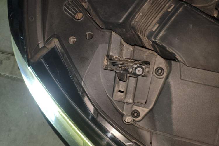 Used Audi A6L 2019 40 TFSI Luxury Dynamic Model Engine Bay Right