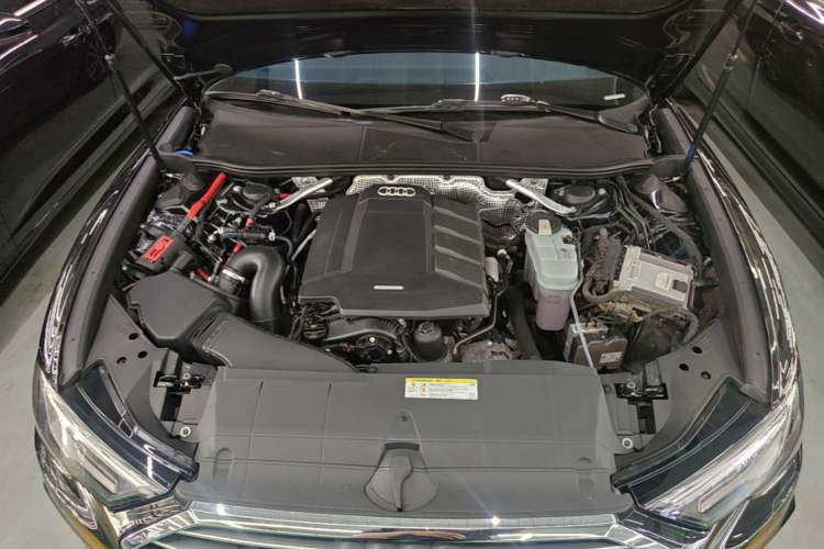 Used Audi A6L 2019 40 TFSI Luxury Dynamic Model Engine Bay