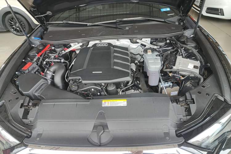 Used Audi A6L 2019 40 TFSI Luxury Dynamic Model Engine Bay