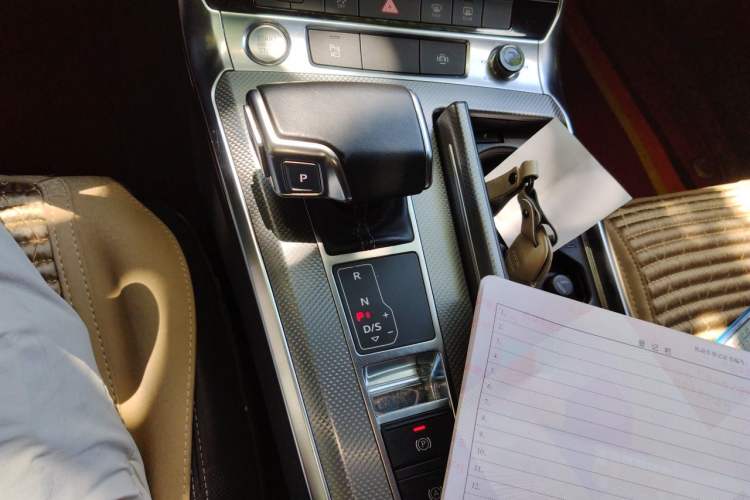 Used Audi A6L 2019 40 TFSI Luxury Dynamic Model Gear Lever