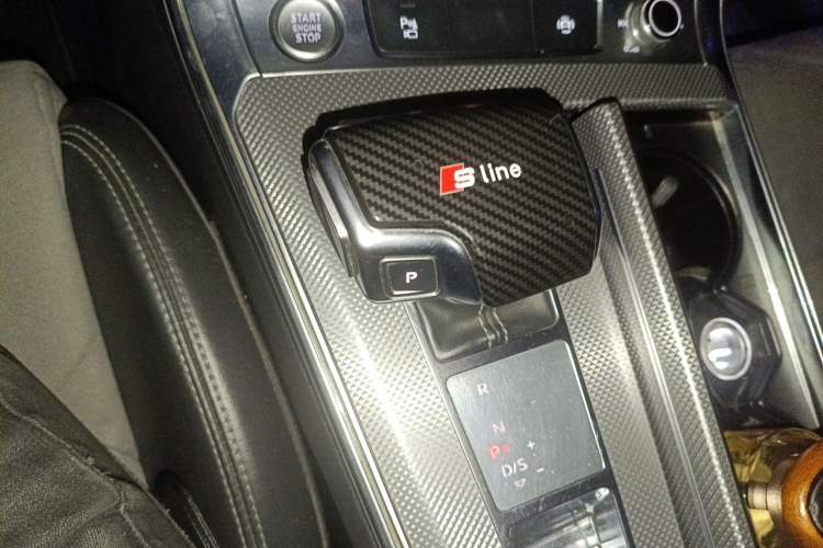 Used Audi A6L 2019 40 TFSI Luxury Dynamic Model Gear Lever