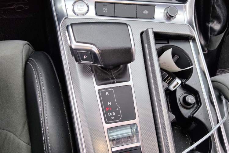Used Audi A6L 2019 40 TFSI Luxury Dynamic Model Gear Lever
