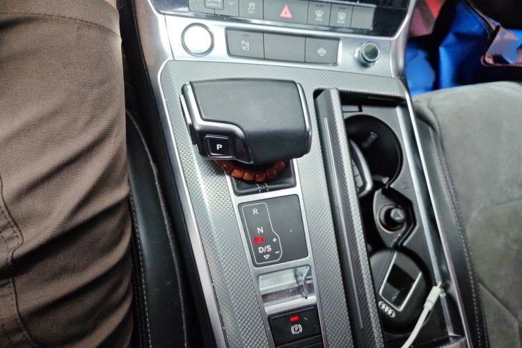 Used Audi A6L 2019 40 TFSI Luxury Dynamic Model Gear Lever