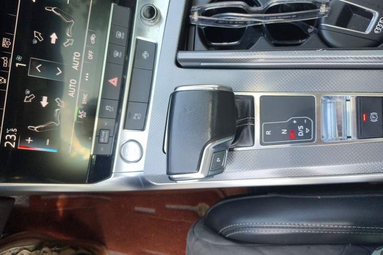 Used Audi A6L 2019 40 TFSI Luxury Dynamic Model Gear Lever