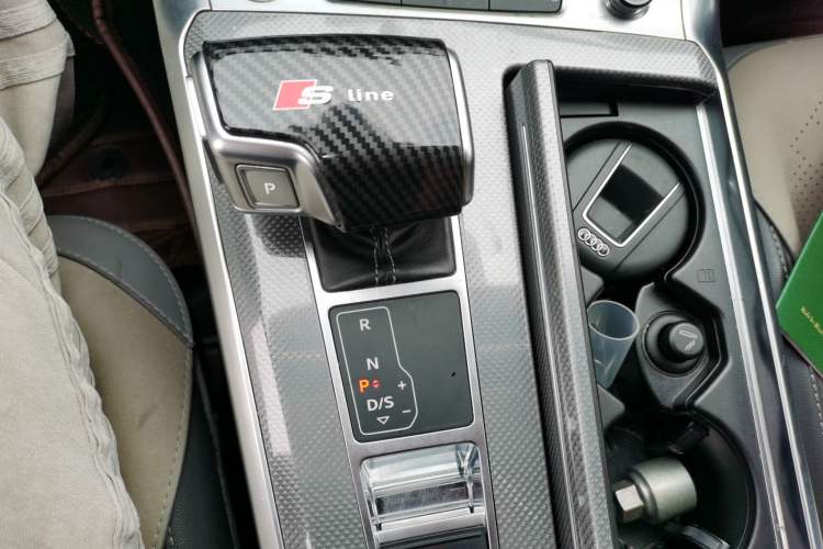Used Audi A6L 2019 40 TFSI Luxury Dynamic Model Gear Lever