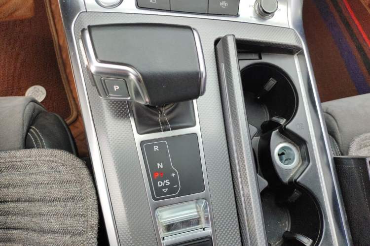 Used Audi A6L 2019 40 TFSI Luxury Dynamic Model Gear Lever