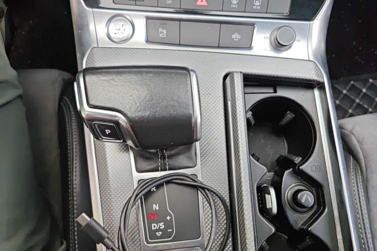 Used Audi A6L 2019 40 TFSI Luxury Dynamic Model Gear Lever