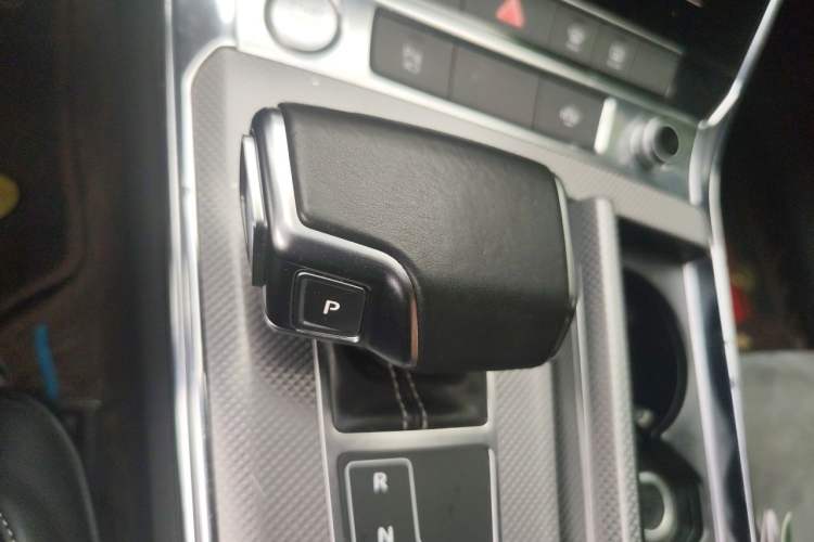 Used Audi A6L 2019 40 TFSI Luxury Dynamic Model Gear Lever