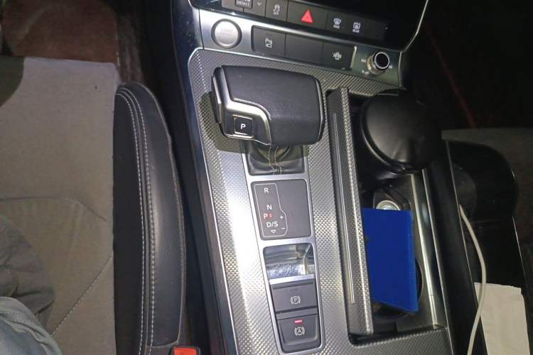 Used Audi A6L 2019 40 TFSI Luxury Dynamic Model Gear Lever
