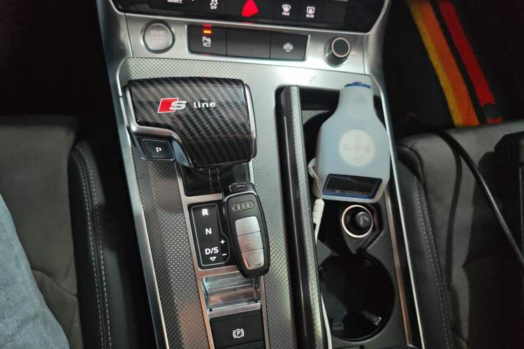 Used Audi A6L 2019 40 TFSI Luxury Dynamic Model Gear Lever