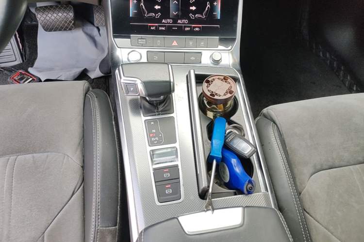 Used Audi A6L 2019 40 TFSI Luxury Dynamic Model Gear Lever