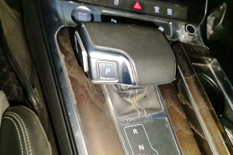 Used Audi A6L 2019 40 TFSI Luxury Dynamic Model Gear Lever