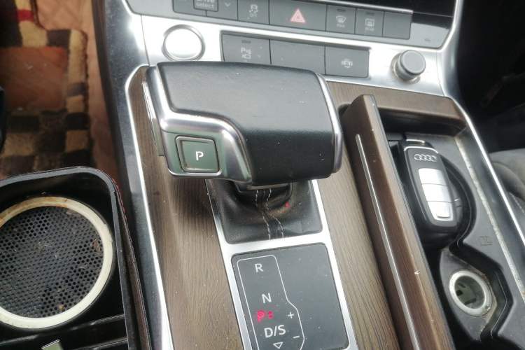 Used Audi A6L 2019 40 TFSI Luxury Dynamic Model Gear Lever