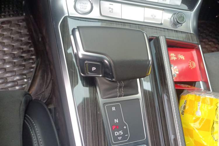 Used Audi A6L 2019 40 TFSI Luxury Dynamic Model Gear Lever