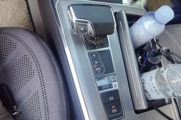 Used Audi A6L 2019 40 TFSI Luxury Dynamic Model Gear Lever