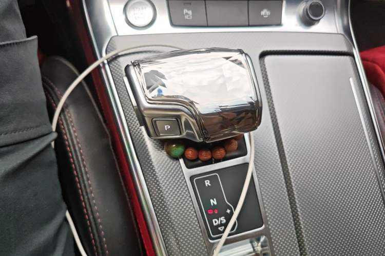 Used Audi A6L 2019 40 TFSI Luxury Dynamic Model Gear Lever