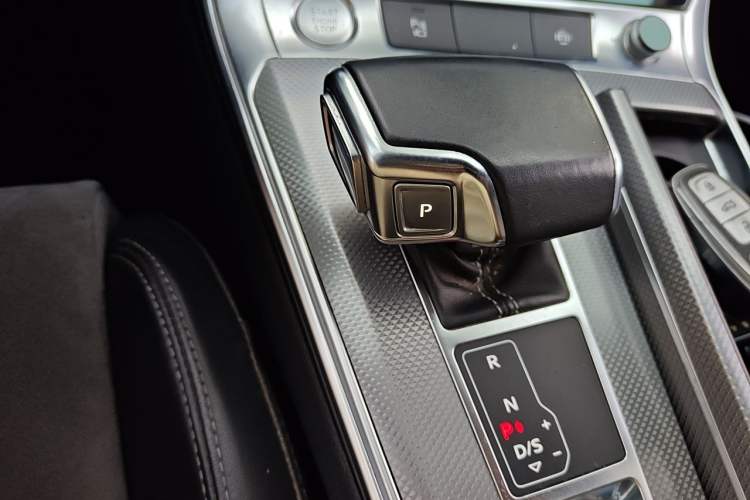 Used Audi A6L 2019 40 TFSI Luxury Dynamic Model Gear Lever