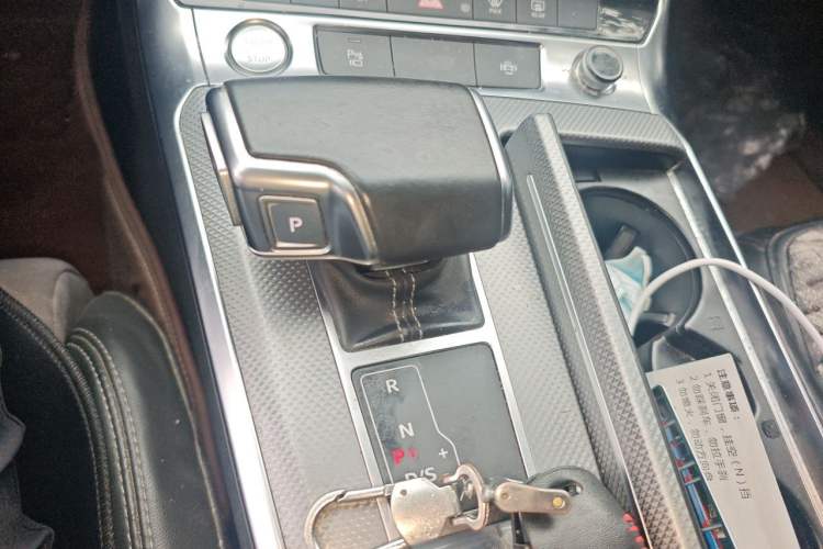 Used Audi A6L 2019 40 TFSI Luxury Dynamic Model Gear Lever