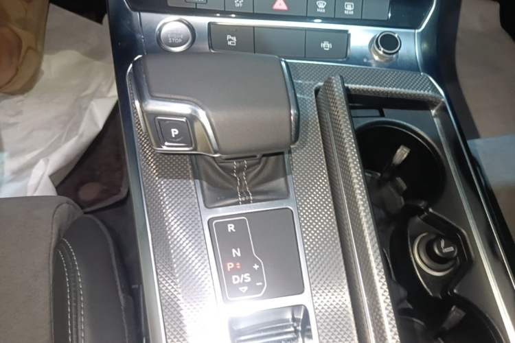 Used Audi A6L 2019 40 TFSI Luxury Dynamic Model Gear Lever