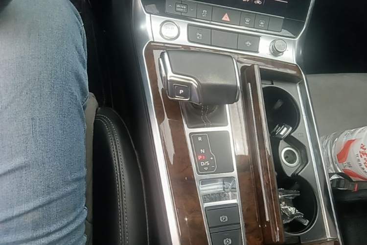 Used Audi A6L 2019 45 TFSI Prestige Dynamic Edition Gear Lever