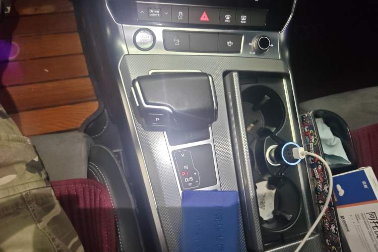 Used Audi A6L 2019 40 TFSI Luxury Dynamic Model Gear Lever