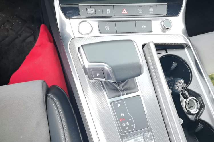 Used Audi A6L 2019 40 TFSI Luxury Dynamic Model Gear Lever