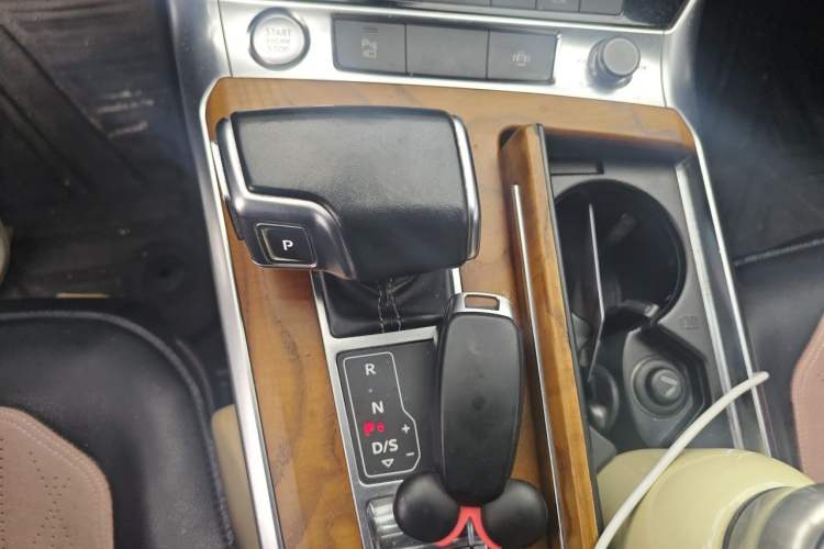 Used Audi A6L 2019 40 TFSI Luxury Dynamic Model Gear Lever