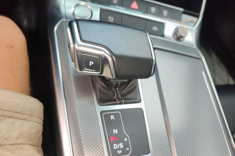 Used Audi A6L 2019 40 TFSI Luxury Dynamic Model Gear Lever
