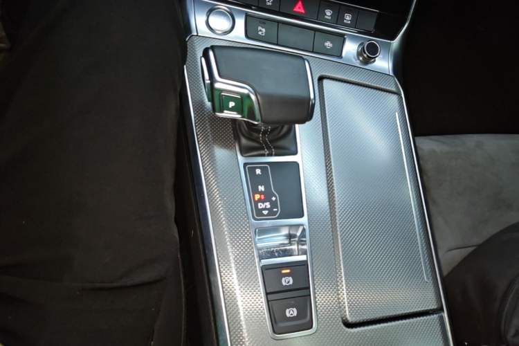 Used Audi A6L 2019 40 TFSI Luxury Dynamic Model Gear Lever