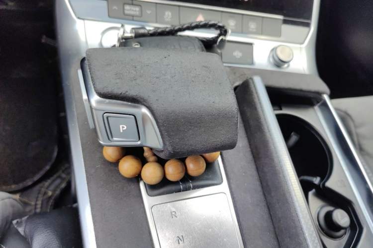 Used Audi A6L 2019 40 TFSI Luxury Dynamic Model Gear Lever