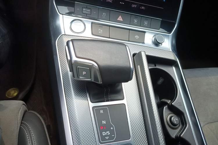 Used Audi A6L 2019 40 TFSI Luxury Dynamic Model Gear Lever