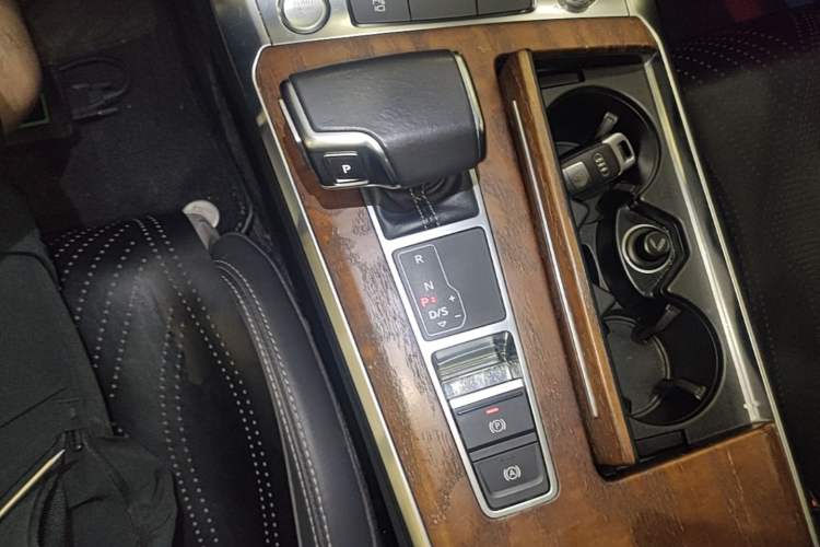 Used Audi A6L 2019 45 TFSI quattro Prestige Dynamic Edition Gear Lever