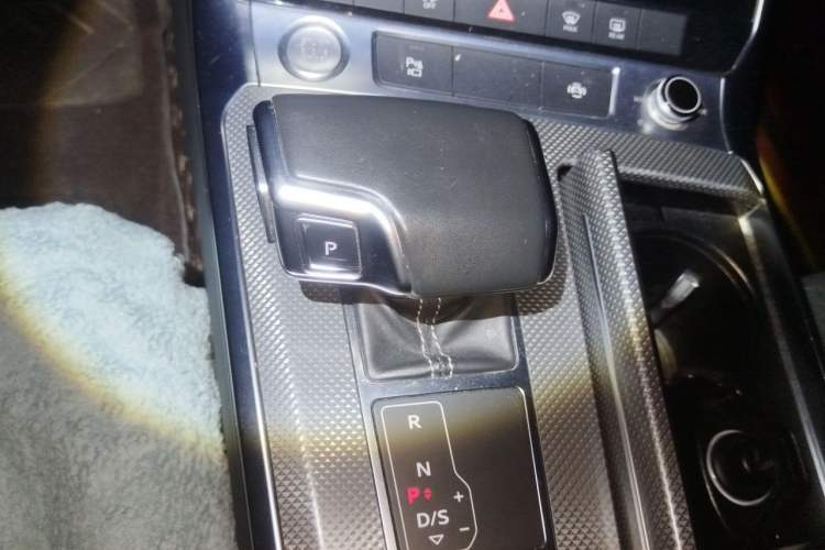 Used Audi A6L 2019 40 TFSI Luxury Dynamic Model Gear Lever