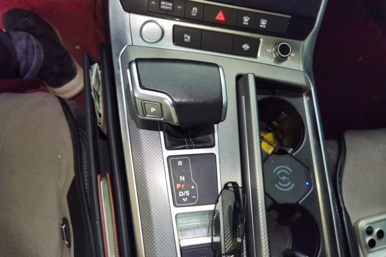 Used Audi A6L 2019 40 TFSI Luxury Dynamic Model Gear Lever