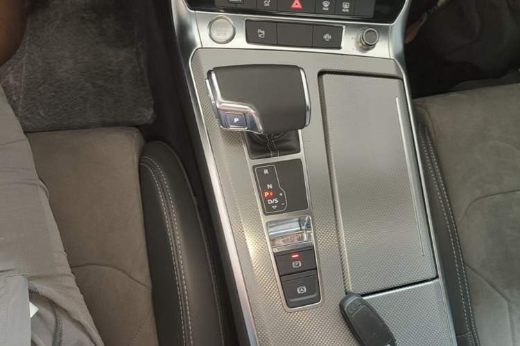 Used Audi A6L 2019 40 TFSI Luxury Dynamic Model Gear Lever