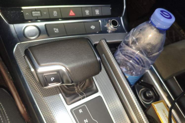 Used Audi A6L 2019 40 TFSI Luxury Dynamic Model Gear Lever