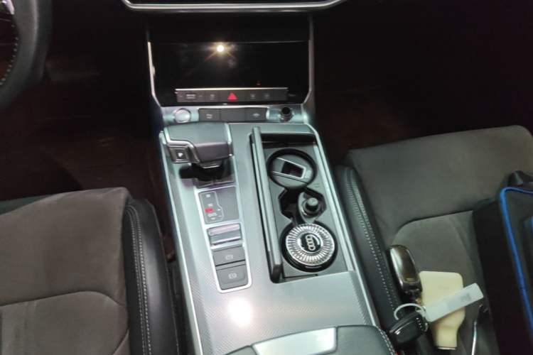 Used Audi A6L 2019 40 TFSI Luxury Dynamic Model Gear Lever