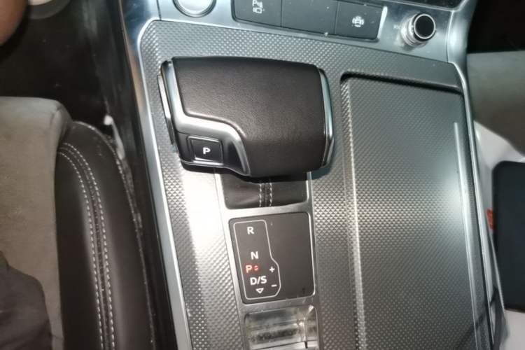 Used Audi A6L 2019 40 TFSI Luxury Dynamic Model Gear Lever