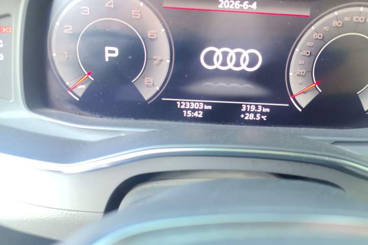 Used Audi A6L 2019 40 TFSI Luxury Dynamic Model Odometer Close Up