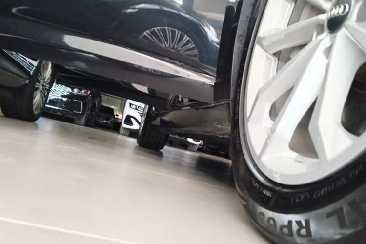 Used Audi A6L 2019 40 TFSI Luxury Prestige Edition Right Side Sill